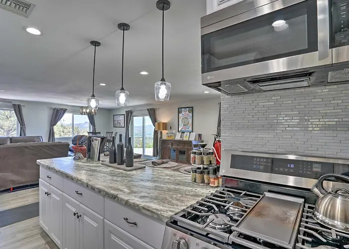 Panoramic Mtn Views: Sunset Sanctuary Holiday home *
